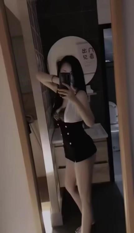 南山大冲小甜妹