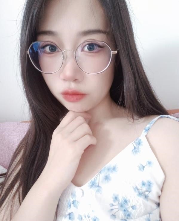 斜塘眼镜反差骚货