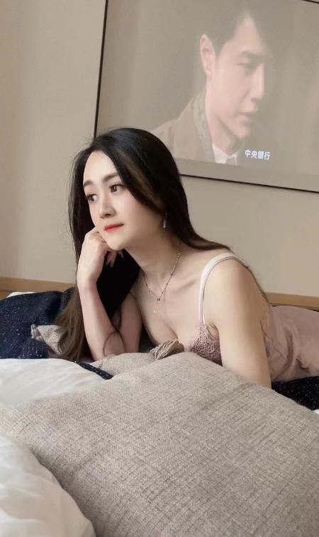 天心身材苗条小姐姐