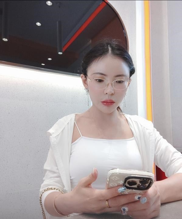双飞小姐姐