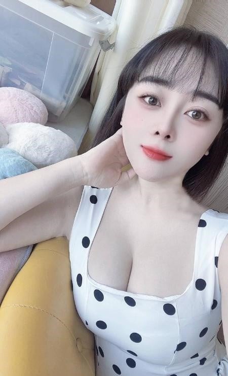 大奶艾琳美女