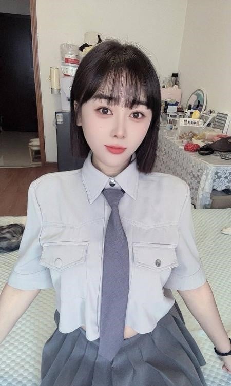 大奶艾琳美女