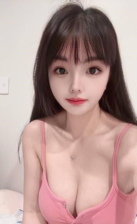 大胸粉嫩颜值小姐姐
