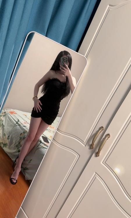 小九月尽显好身材