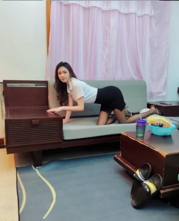 黑丝少妇芳芳