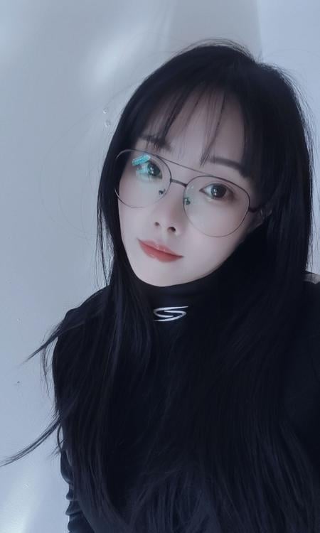 眼镜妹萌萌