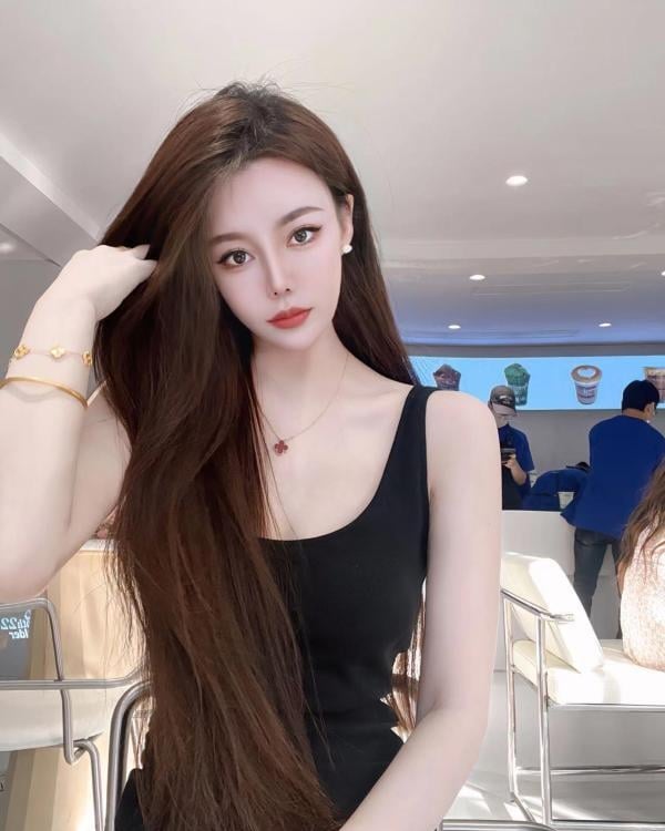 妹子身材火辣性感
