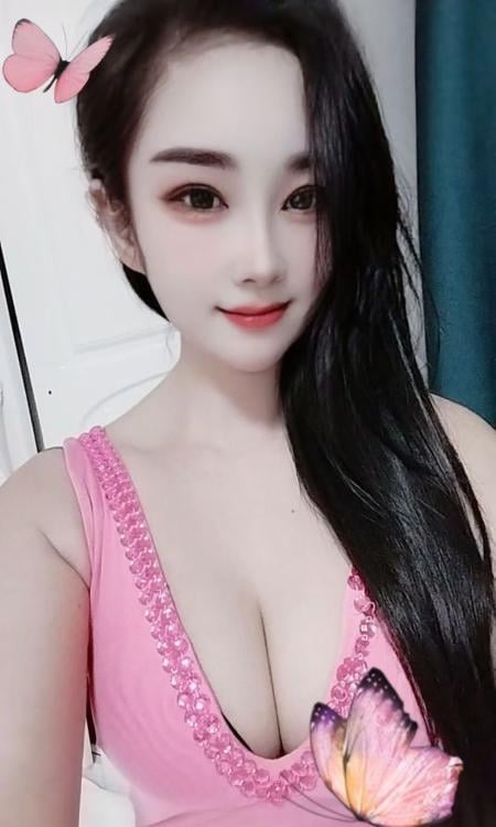 前凸后翘的乐宝