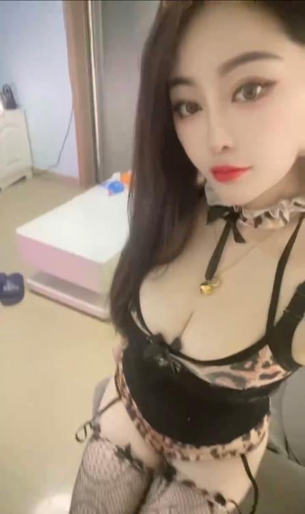 南山制服美乳雪儿