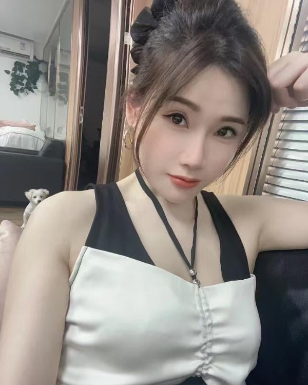 苗条骨感阿媚