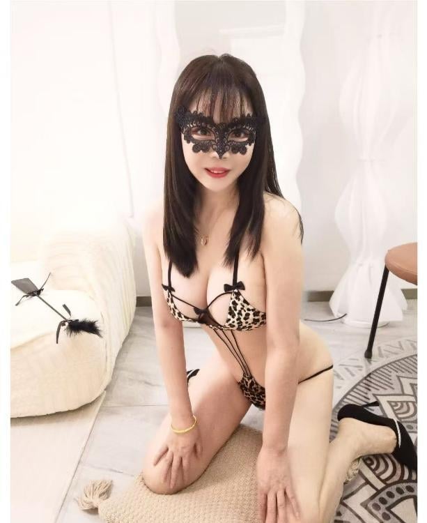 美乳风骚娇娘