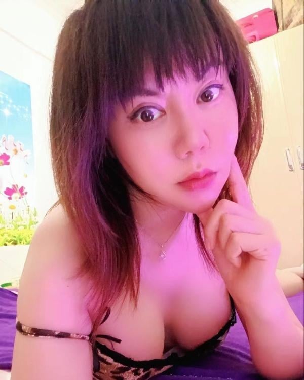 制服翘臀少妇海妮