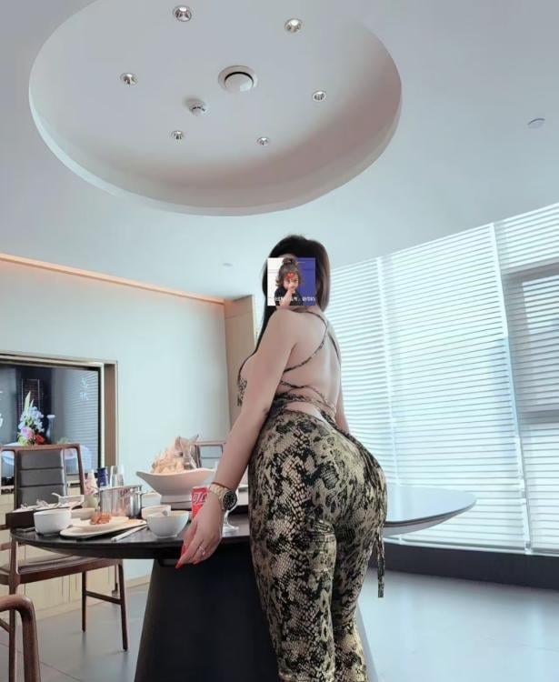 微坦骚母狗