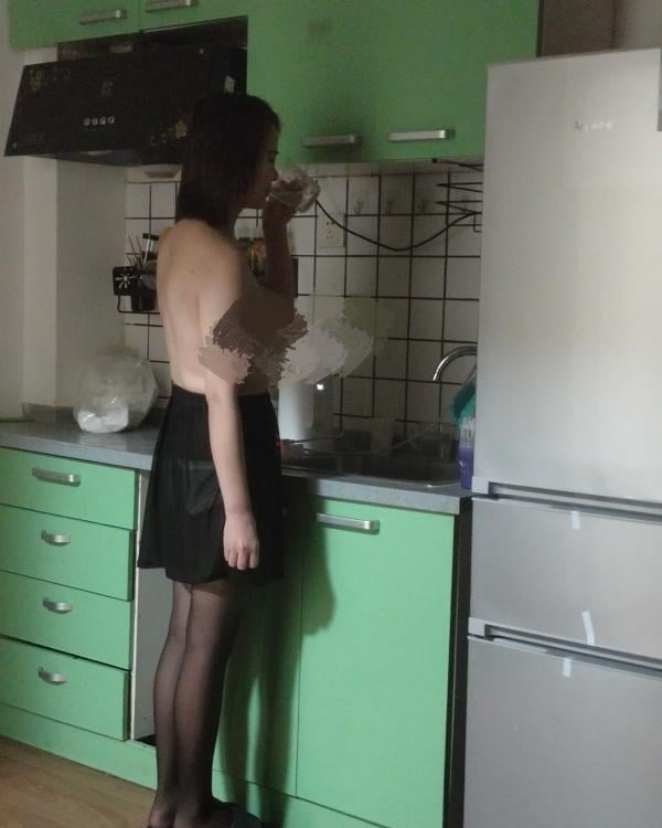 瘦小温柔少妇