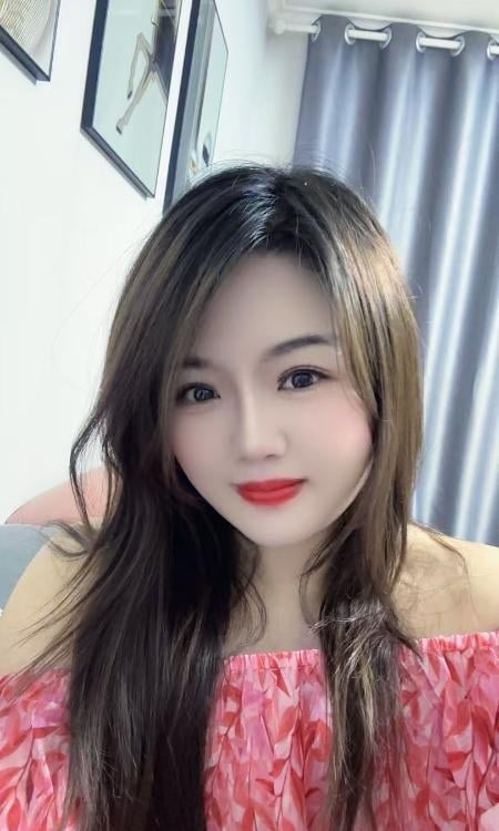 甜美大胸妹子
