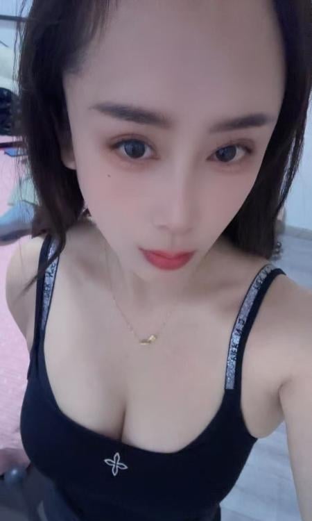 大奶小萝莉