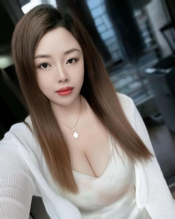 童颜巨乳小丽