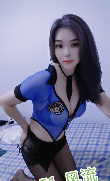 西丽熟女翘臀小薇