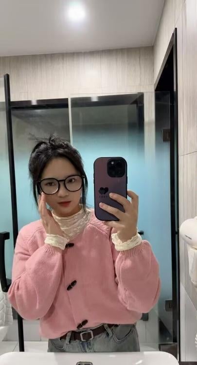 眼镜美女彤彤