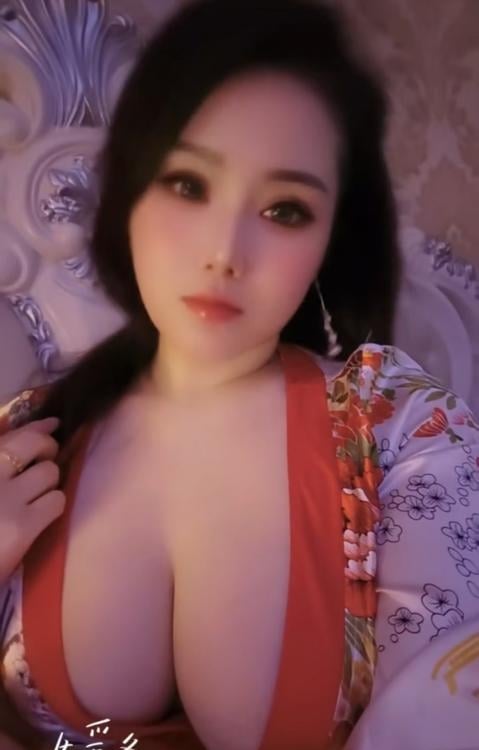 肥臀肤白巨乳御姐