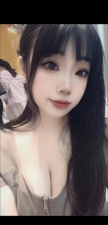 大胸樱桃