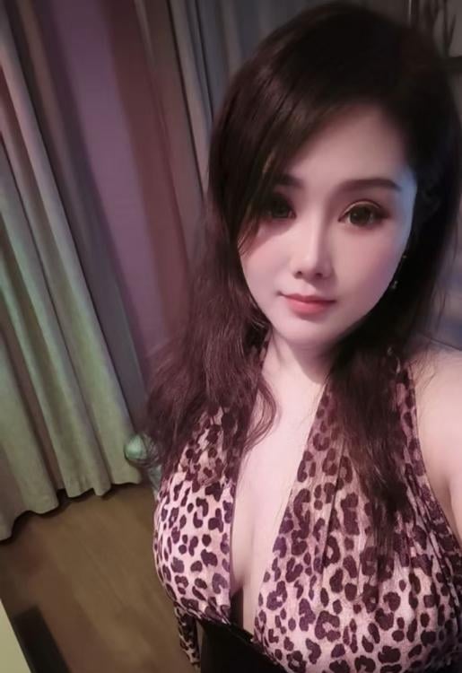 肥臀肤白巨乳御姐