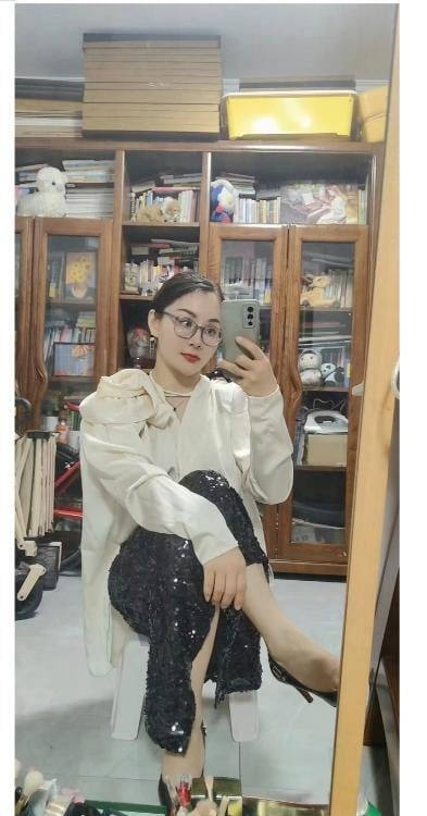 服务美女灿灿