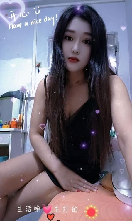 巨乳默默
