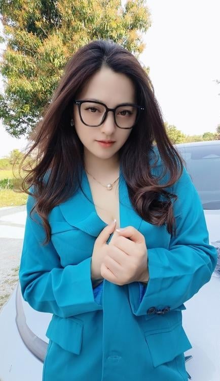 越秀眼镜轻熟妇