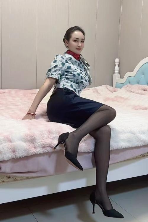 长腿甜美空姐来了