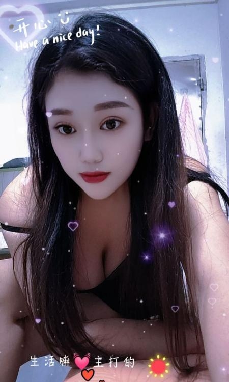 巨乳默默