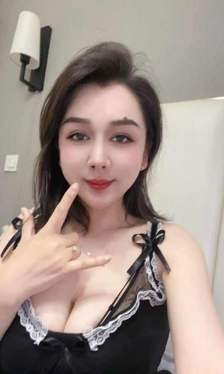 E胸人妻少妇敏儿