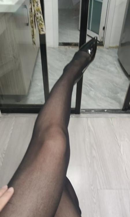 长腿黑丝熟女