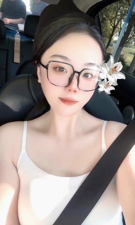 园区白嫩妹子