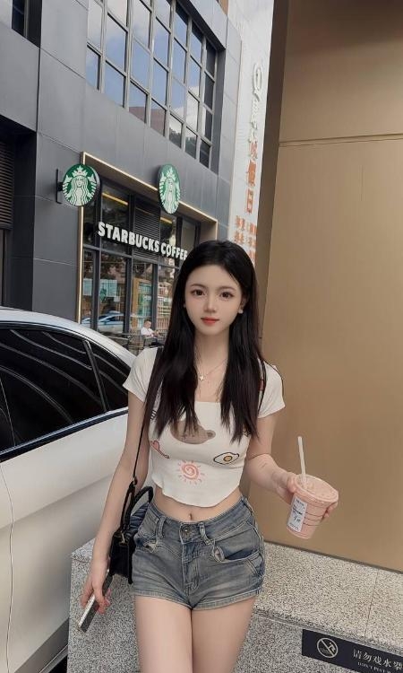 皮肤白嫩颜值楠楠