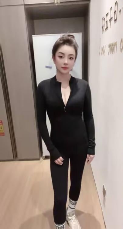 会夹逼的少妇