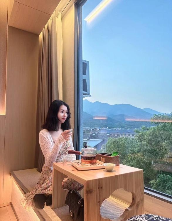 禅城白皙美女