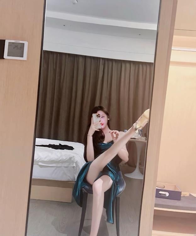 天河美腿骚女