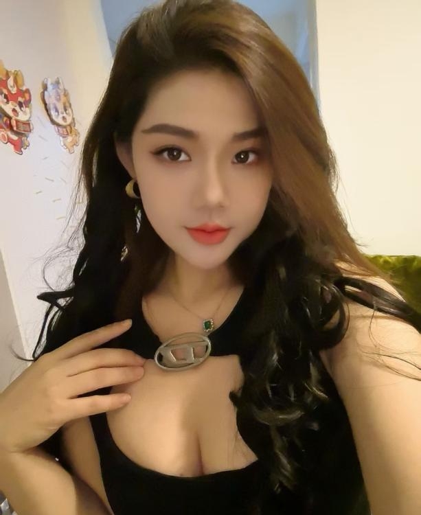 大胸颜值女友