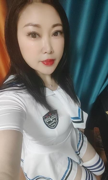 制服丰满少妇