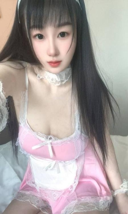 白嫩骚小姐姐