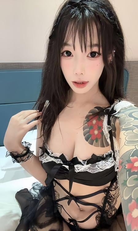蜀山美乳纹身妹艳芳