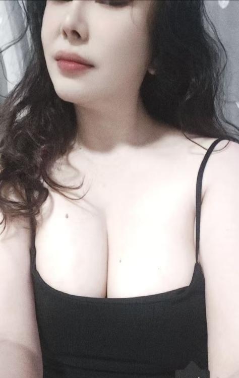 巨乳莉莉