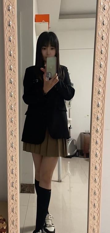 湖塘雨蝶