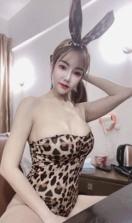 黑丝网乳制服糖糖