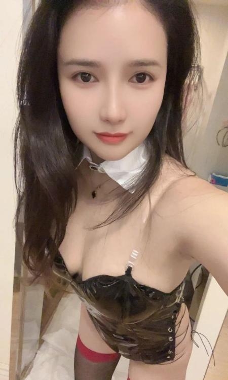 金牛性感眼镜少妇小玉