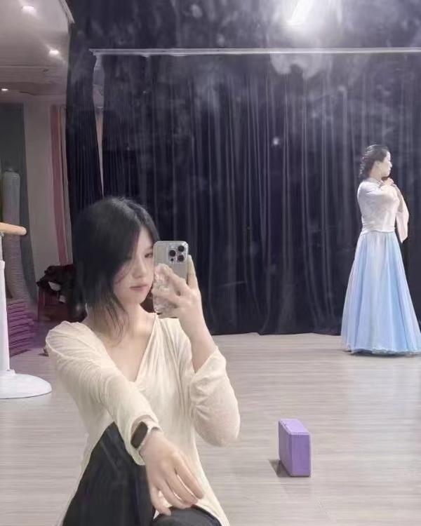 金牛兼职三点粉学妹