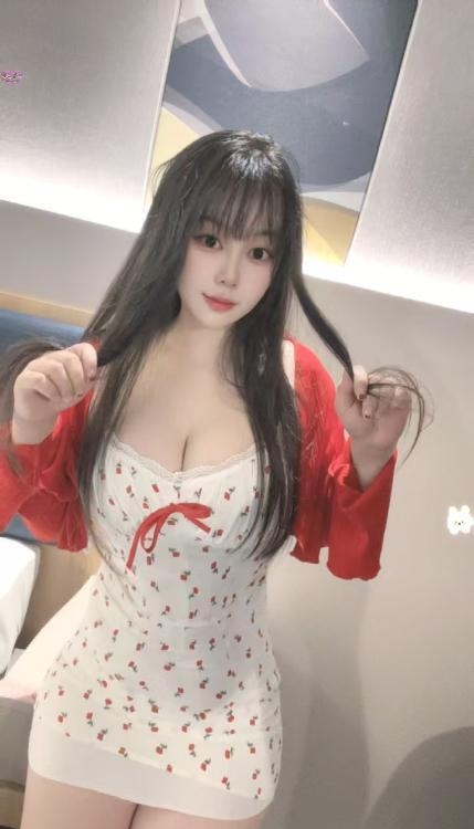 大胸小姐姐
