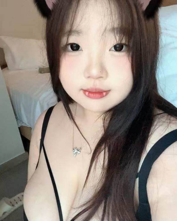 G奶嫩妹