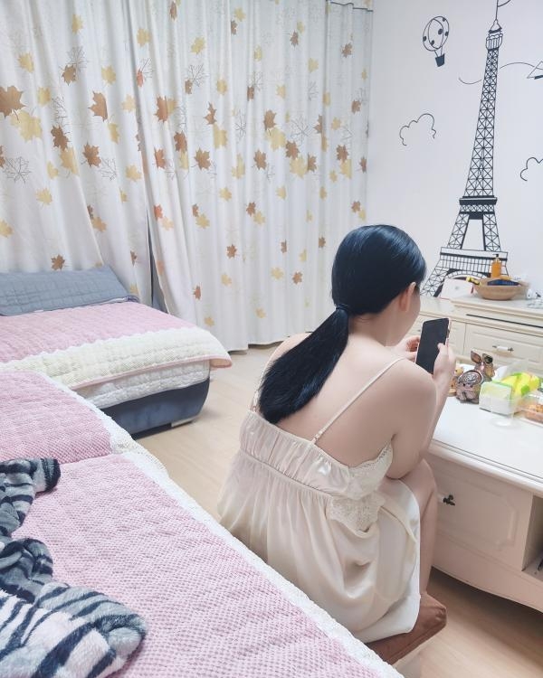 白嫩小巧少妇